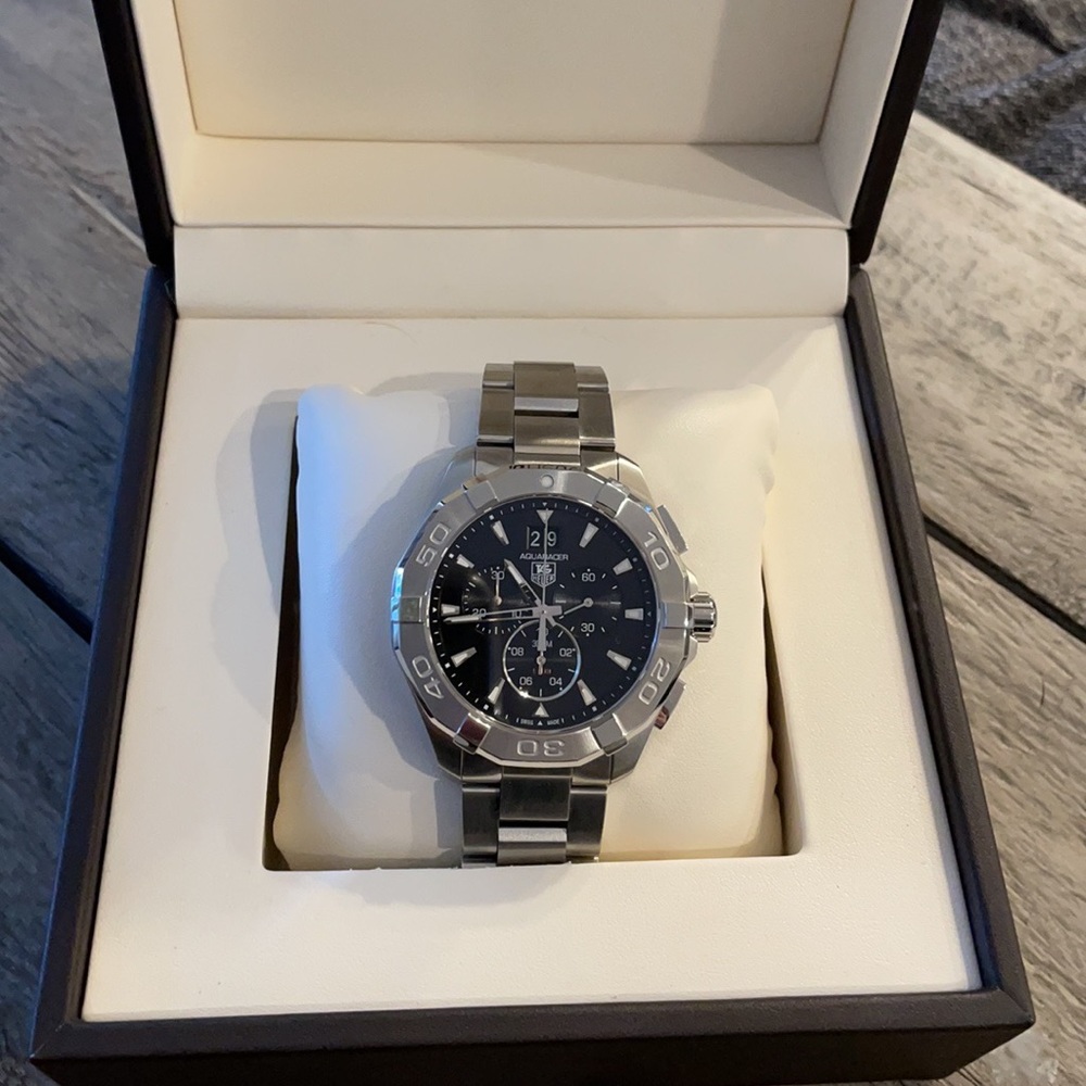 NEVER WORN TAG HEUER AQUARACER
Quartz Chronograph - Diameter 43 mm
